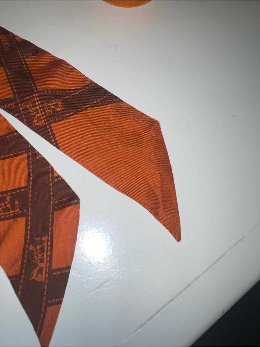 Hermès Twilly Scarf Orange Brown Pattern with Box - Fair Condition - Picture 8 of 11
